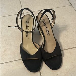 Black Open-Toe Slingback Sandals with Textured Strap and Moderate Heel